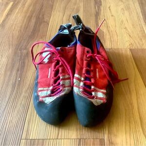 Evolv Luchadora Climbing Shoes - size 46.5
